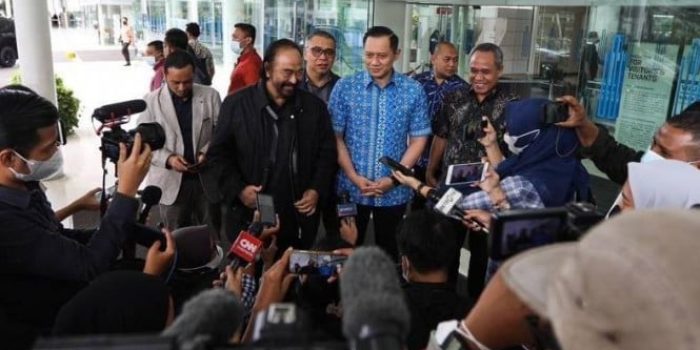 Ketua Umum Nasdem Surya Paloh saat bertemu dengan Ketum Demokrat Agus Harimurti Yudhoyono (AHY).