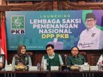 Ketua Umum Partai Kebangkitan Bangsa (PKB) Muhaimin Iskandar (tengah) saat meluncurkan Lembaga Saksi Pemenangan Nasional PKB di kantor pusat partai itu di Jakarta, Senin, 21 November 2022.