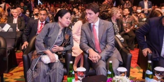 Arsif foto - Ketua DPR RI Puan Maharani berbincang dengan Perdana Menteri Kanada Justin Trudeau di sela-sela penutupan Business 20 atau B20 Summit 2022 di Bali, Senin, 14 November 2022.