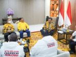 Ketum Golkar Airlangga Hartarto Bertemu dengan Relawan Jokowi yang Gelar Musra
