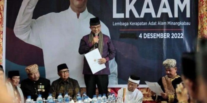 Bakal calon presiden Anies Baswedan bertemu Lembaga Kerapatan Adat Alam Minangkabau (LKAAM) di Padang, Sumatera Barat, Minggu, 4 Desember 2022.