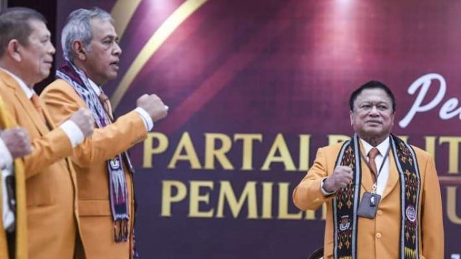 Ketua Umum Partai Hanura Oesman Sapta Odang alias Oso saat pendaftaran parpol di Gedung KPU, Jakarta.