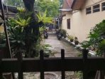 Kondisi Markas Polsek Astanaanyar di Kota Bandung, Jawa Barat, pascaledakan bom bunuh diri, Rabu, 7 Desember 2022.