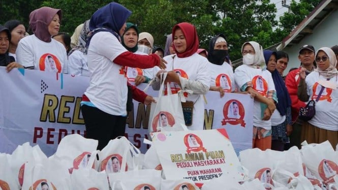 Relawan Puan Beri Bantuan Sembako ke Masyarakat Tidak Mampu