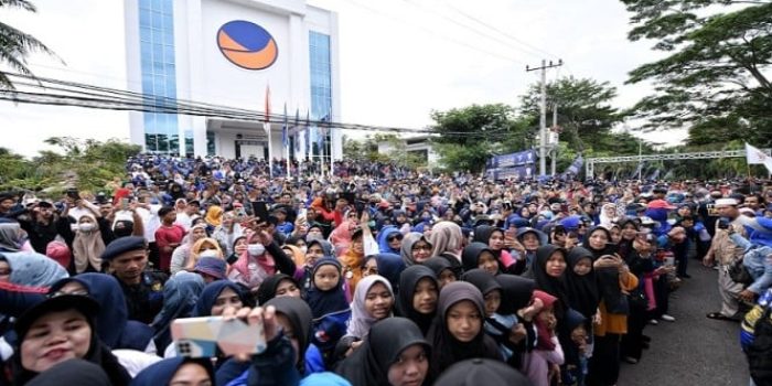 Acara jalan sehat yang dihadiri Anies Baswedan di kantor DPW Nasdem Aceh
