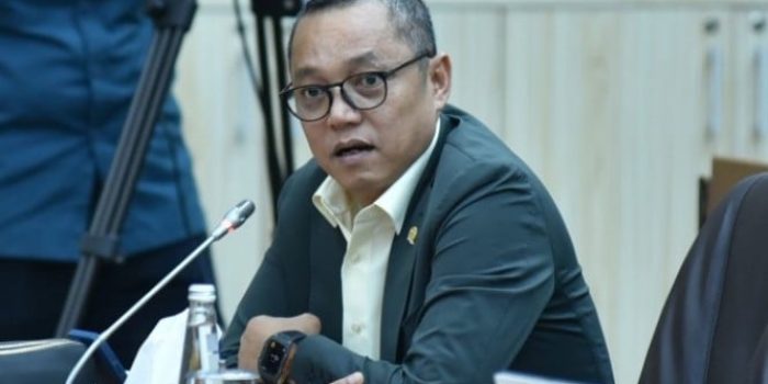Anggota Komisi VI Deddy Yevri Hanteru Sitorus saat Rapat Kerja di Gedung Nusantara I.