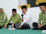 Ketua Umum Dewan Masjid Indonesia (DMI) Jusuf Kalla bersilahturahmi dengan pengurus DMI Kalimantan Barat di Pontianak, Jumat, 20 Januari 2022.