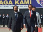 Presiden Joko Widodo (kedua kiri) didampingi Ketua Umum Partai Nasdem Surya Paloh (kiri)