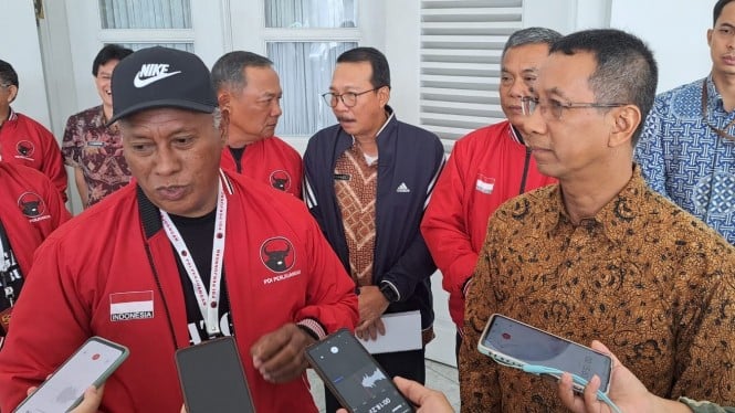 Ketua Bidang Kehormatan DPP PDIP Komarudin Watubun bertemu dengan Heru Budi.