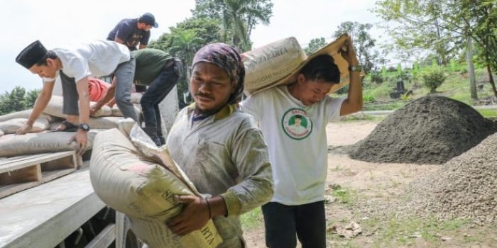 Pendukung Ganjar berikan bantuan berupa material bangunan untuk Ponpes di Sumsel