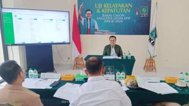 Aktivis muda Tionghoa Ardy Susanto mengikuti Uji Kelayakan dan Kepatutan (UKK) bakal calon legislatif (bacaleg) DPR RI dari PKB di kantor pusat PKB, Jakarta, Selasa, 21 Februari 2023.