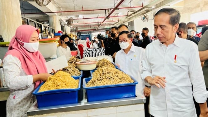 Presiden Jokowi blusukan ke Pasar Badung, Bali