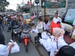 Relawan Sandiaga Uno Bagikan santunan di Jakarta Selatan