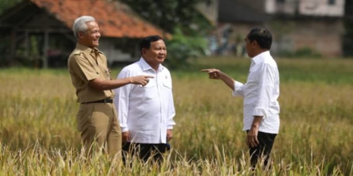 Presiden Jokowi ada saat Menhan Prabowo Subianto bertemu dengan Gubernur Jateng Ganjar Pranowo di Kebumen