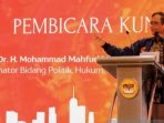 Menteri Koordinator Bidang Politik, Hukum, dan Keamanan Mahfud MD memberikan pidato kunci saat acara peluncuran buku Etika Pemerintahan oleh Masyarakat Ilmu Pemerintahan Indonesia (MIPI) di Jakarta, Jumat, 5 Mei 2023.