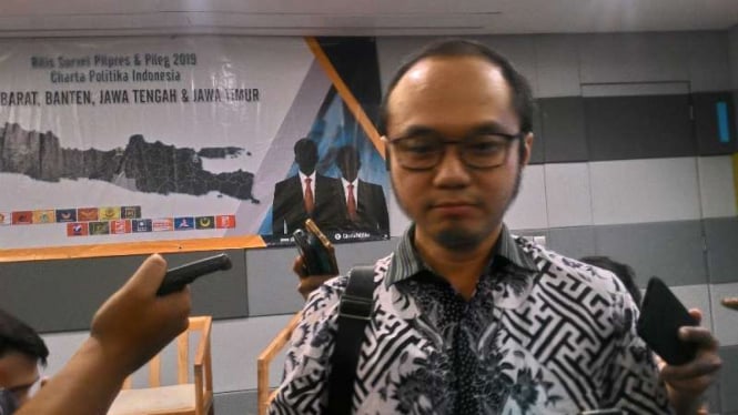 Direktur Eksekutif Charta Politika, Yunarto Wijaya memaparkan survei pilpres