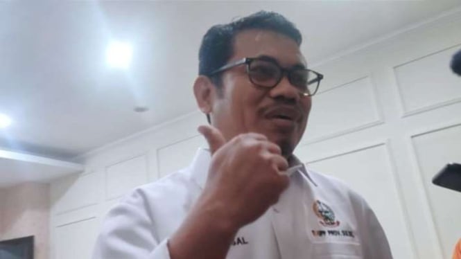Ketua Bappilu PKS Sulawesi Selatan Ariady Arsal memberikan keterangan kepada wartawan di sela halalbihalal di ruang Fraksi DPRD Sulawesi Selatan, Makassar, Selasa, 9 Mei 2023.