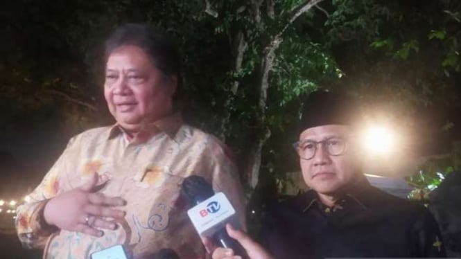 Ketua Umum Partai Golkar Airlangga Hartarto dan Ketua Umum PKB Muhaimin Iskandar di Istana Kepresidenan di Jakarta, Selasa, 2 Mei 2023.
