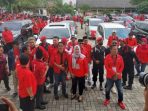 Simpatisan PDI Perjuangan Kawal Pendaftaran Bacaleg ke KPUD Bekasi