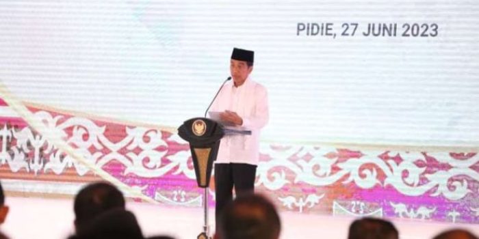 Presiden Joko Widodo saat melucurkan program penyelesaian non-yudisial pelanggaran HAM berat masa lalu di Indonesia di Rumoh Geudong, Gampong Bili Aron, Kabupaten Pidie, Aceh, Selasa, 27 Juni 2023.