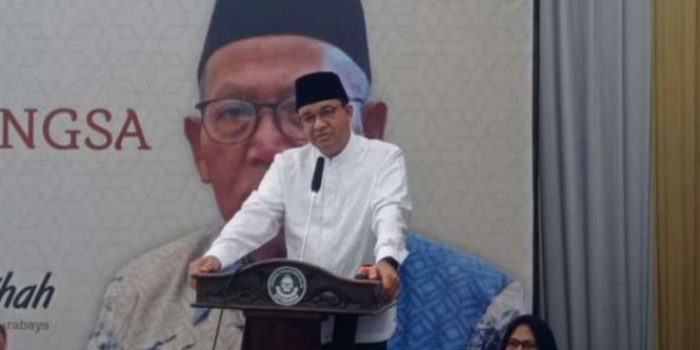 Bakal calon presiden Anies Baswedan saat menghadiri "Khataman Al-Qur'an dan Tirakat" di Pondok Pesantren At-Tauhid, Kecamatan Wonokromo, Surabaya, Jawa Timur, Kamis, 10 Agustus 2023.