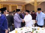 Prabowo berjabat tangan dengan SBY Saat Hadir Silaturahmi Bukber Partai Demokrat